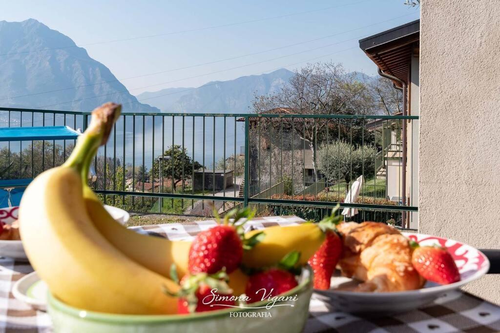 Il Giardino Di Laura Lägenhet Costa Volpino Exteriör bild